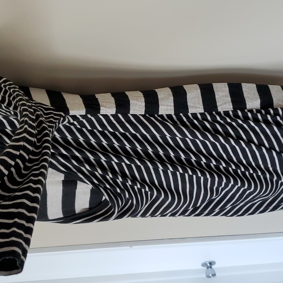 Kim & Cami long sleeve top - Picture 2 of 5